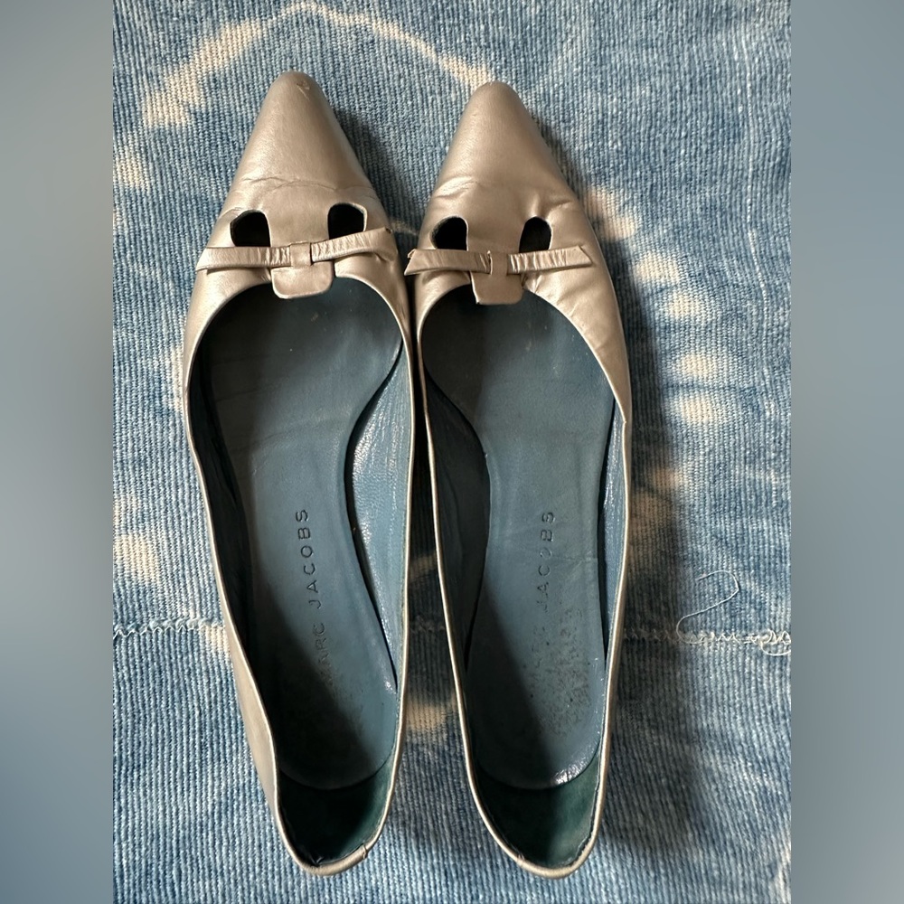 Vintage Marc Jacob’s mouse flat in silver size 5 1/2